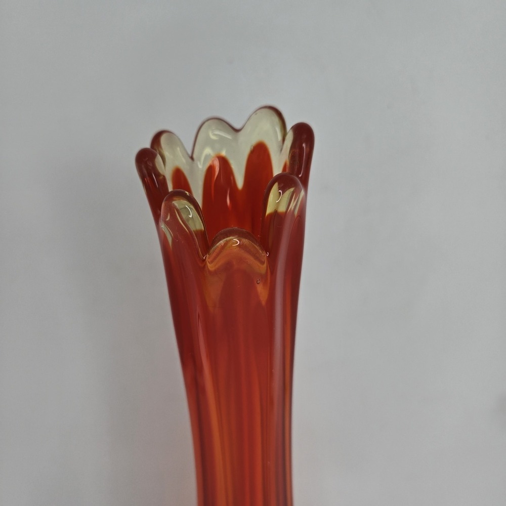 Vtg L.E. Smith 13" Swung Vase Amberina Cadmium UV Glow 8-Finger MCM Glass - Picture 3 of 10